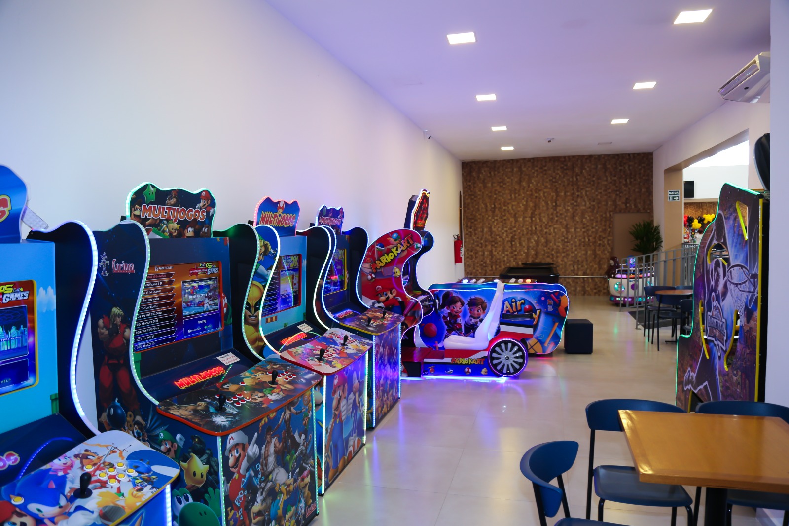Área de eletrônicos e arcades